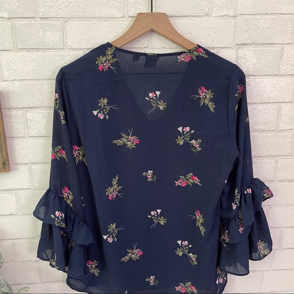 NEW YORK & COMPANY Soho Jeans Navy Blue Flowered Bell Sleeve Top - Picture 9 of 10